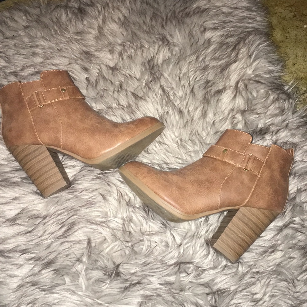 BOOTIES